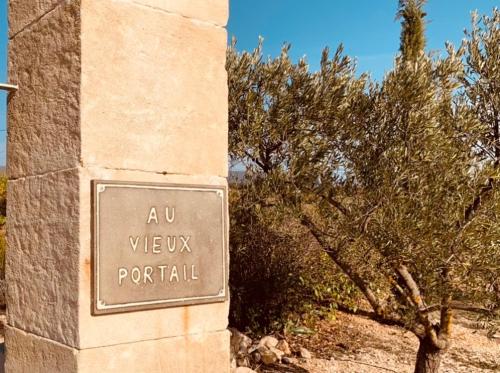 Fotografie z fotogalerie ubytování Le Vieux Portail v destinaci Saint-Saturnin-dʼApt