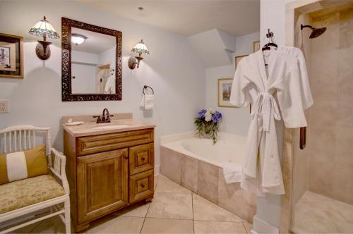 Ένα μπάνιο στο Forsyth Park Inn