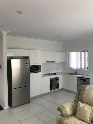 Una cocina o cocineta en Fragrant Home-68A Brand New 2 rooms House with beautiful private garden and entrance,5G wifi