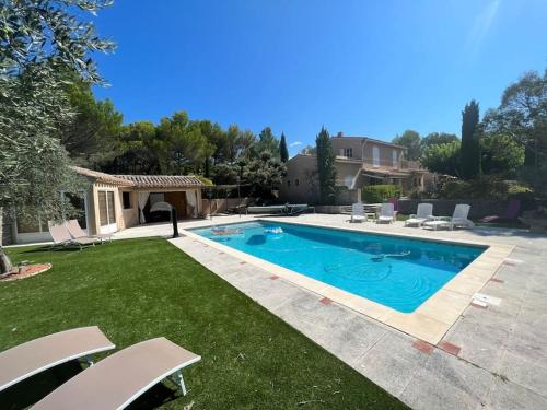 Grande villa avec piscine et vue panoramique