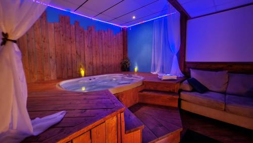 Gallery image of Petit studio très intime, avec spa intérieur au coeur de Shawinigan in Shawinigan