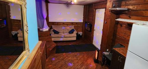 Petit studio très intime, avec spa intérieur au coeur de Shawinigan ...