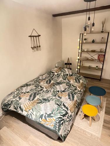 a bedroom with a bed with a colorful bedspread at L écrin Bandolais in Bandol