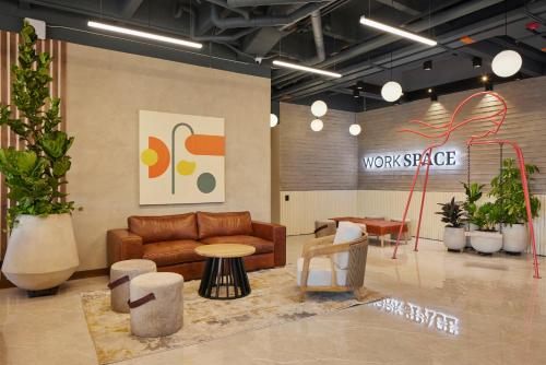 a lobby with a couch and a table and chairs at Blues Suites Medellín in Medellín