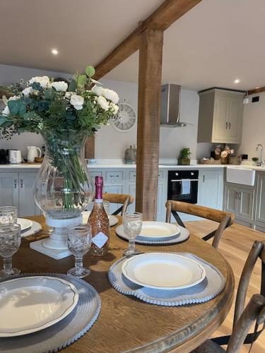 Η κουζίνα ή μικρή κουζίνα στο Hideaway Barn Coltishall Norfolk broads