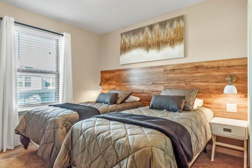 Postel nebo postele na pokoji v ubytování 5 Bedrooms 45 Bathrooms Windsor At Westside 8917 Sa