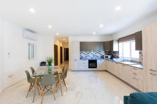 Η κουζίνα ή μικρή κουζίνα στο H3 - Modern and Spacious 3 Bedroom Apartment