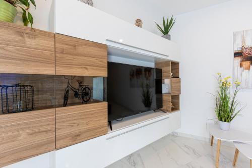 Μια τηλεόραση ή/και κέντρο ψυχαγωγίας στο H3 - Modern and Spacious 3 Bedroom Apartment