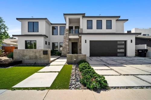 Stunning New Villa with Unreal Views and Amenities
