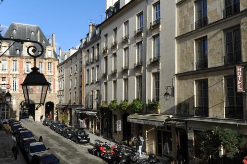 パリにあるブティック オテル デ ラ プラス デ ヴォージュのギャラリーの写真