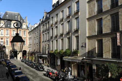 Gallery image of Boutique Hotel de la Place des Vosges in Paris