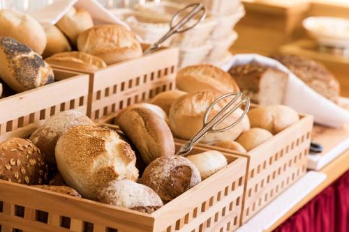 a bunch of baskets filled with different types of bread at Dorint Parkhotel Siegen in Siegen