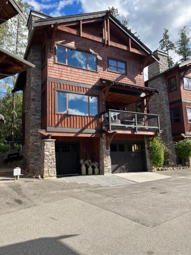 SHUSWAP LAKE CARMEL BEACH RESORT