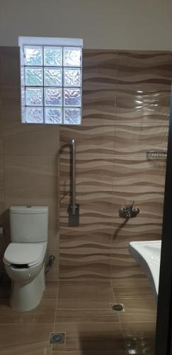Bilik mandi di AYRA ROOMS ALIVERI