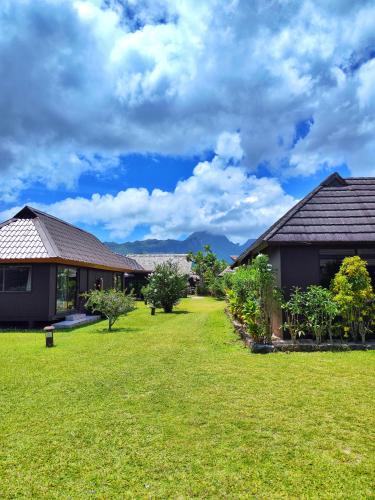 Taman di luar Hotel Kaveka