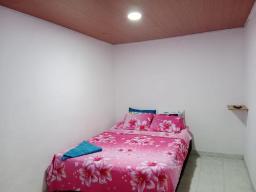 Postel nebo postele na pokoji v ubytování apartamento familiar o dos personas en cama separadas