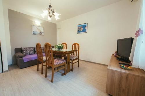 Apartments with parking space Trogir - 15420
