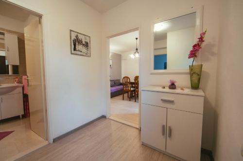 Apartments with parking space Trogir - 15420