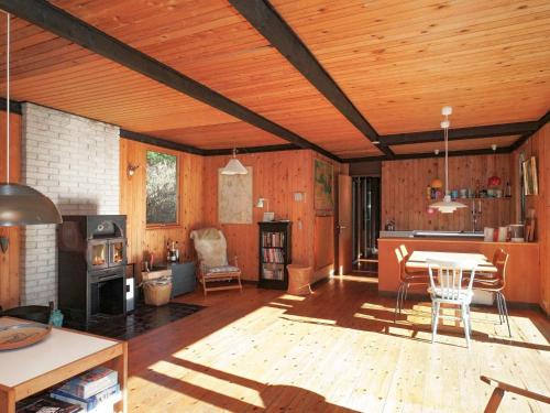 Dapur atau dapur kecil di 4 person holiday home in Nykøbing Sj-By Traum