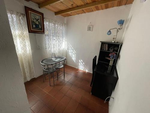 a small dining room with a table and a chair at Departamento Naval Coyoacán in Mexico City