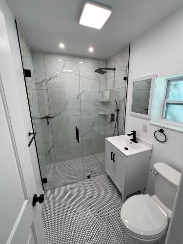 Upscale Unique Studio, Private Yard And Entrance – Photos 3
