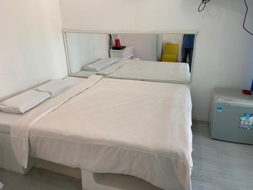a bedroom with a large bed with white sheets at Hotel MAI TUAN Chánh Môn A in Tây Ninh