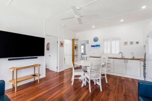 a kitchen and dining room with a table and chairs at Ivys Beach House in North Haven