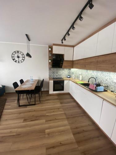 Η κουζίνα ή μικρή κουζίνα στο Apartament Calisia
