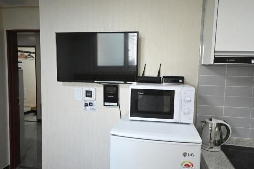 Kuchyň nebo kuchyňský kout v ubytování Sunnyhill Guesthouse Hongdae