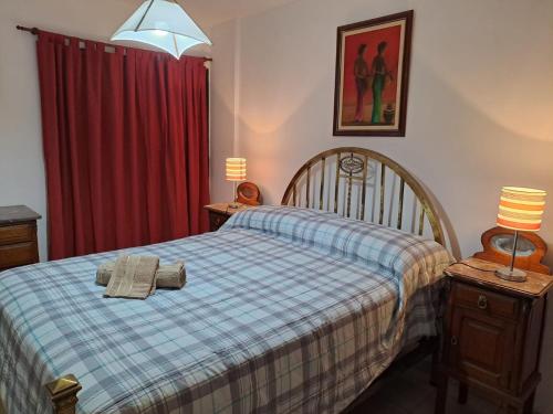 a bedroom with a bed with two towels on it at Temporarios Cordoba in Córdoba