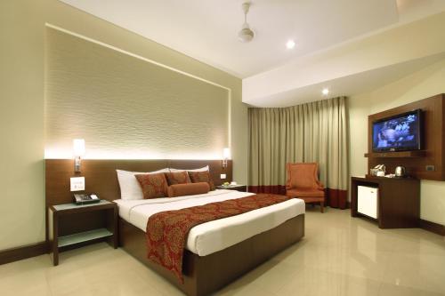 Una cama o camas en una habitación de Hotel Express Towers
