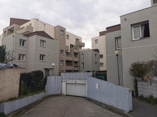 Το κτήριο όπου στεγάζεται  το διαμέρισμα