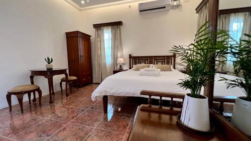 Кровать или кровати в номере Rosewood By The Beach Goa
