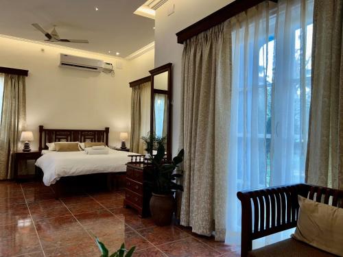 Кровать или кровати в номере Rosewood By The Beach Goa