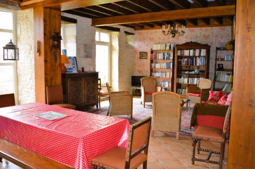 Posedenie v ubytovaní La Quinta, belle maison en pierres avec jardins