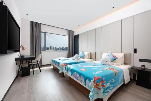 Ένα ή περισσότερα κρεβάτια σε δωμάτιο στο Atour Hotel Changsha Pedestrian Street IFC Center