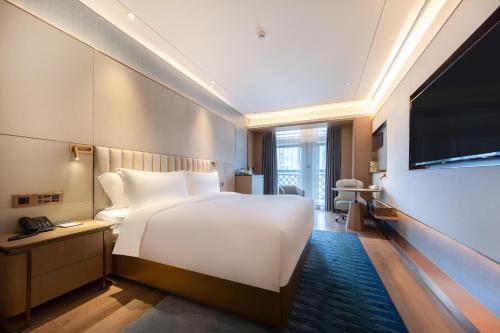 เตียงในห้องที่ Atour S Hotel Shenzhen Nanshan Qianhai