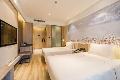 Μια τηλεόραση ή/και κέντρο ψυχαγωγίας στο Atour Hotel Hefei South Railway Station