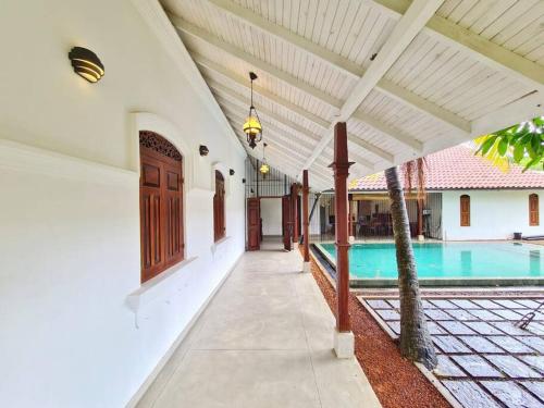 สระว่ายน้ำที่อยู่ใกล้ ๆ หรือใน Wattala Villa- The Guardian Bungalow