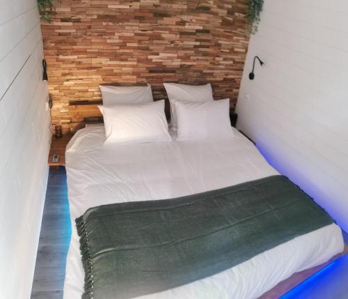 Ένα ή περισσότερα κρεβάτια σε δωμάτιο στο paradis pour deux