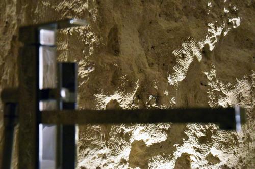a close up of a dirty wall with a window at 5 Elementi Sassi Matera in Matera