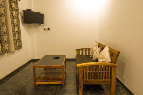 TV a/nebo společenská místnost v ubytování Namasthe Villa