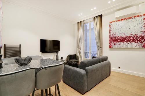 Pick A Flat's Apartment in Triangle d'Or - Pierre 1er de Serbie