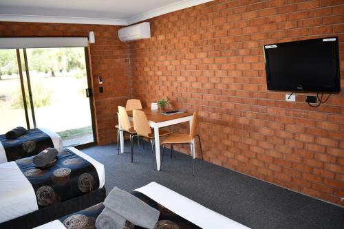 Μια τηλεόραση ή/και κέντρο ψυχαγωγίας στο Berrigan Motel