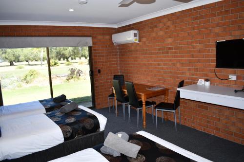 Μια τηλεόραση ή/και κέντρο ψυχαγωγίας στο Berrigan Motel