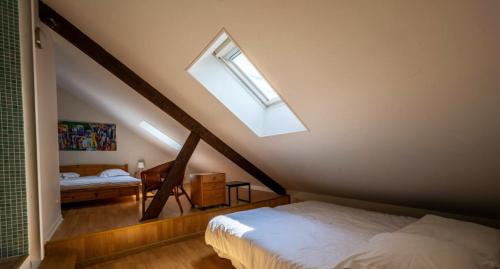Ένα ή περισσότερα κρεβάτια σε δωμάτιο στο Maison de 3 chambres avec jardin clos et wifi a Moussy