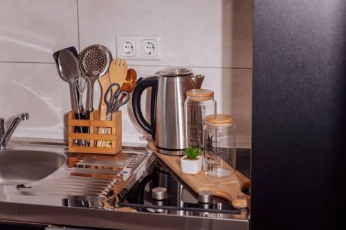 Køkken eller tekøkken på Green & Modern - City - Netflix - WiFi - 2 Person