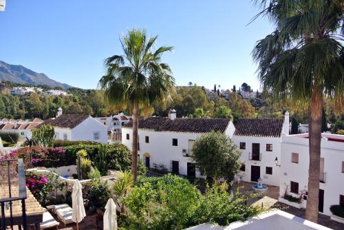 Townhouse with pool near Puerto Banus