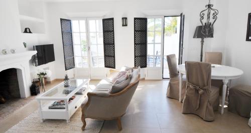 Townhouse with pool near Puerto Banus