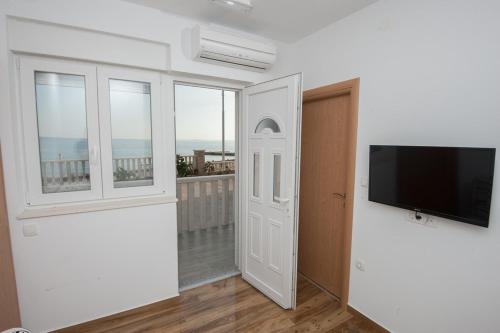 Apartment in Podstrana-Sv Martin with sea view, balcony, air conditioning, WiFi 5117-7